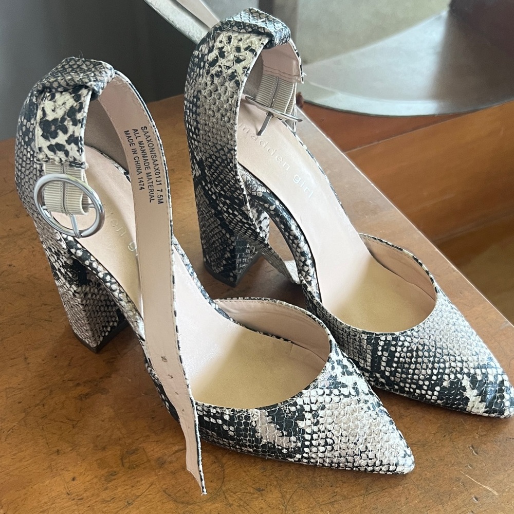 Elegant Snakeskin Patterned Women's Heels